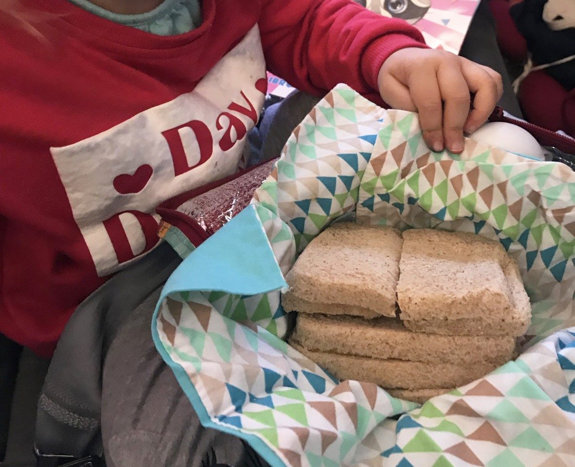 voyager seule avec son enfant faire ses sandwichs pour l'avion