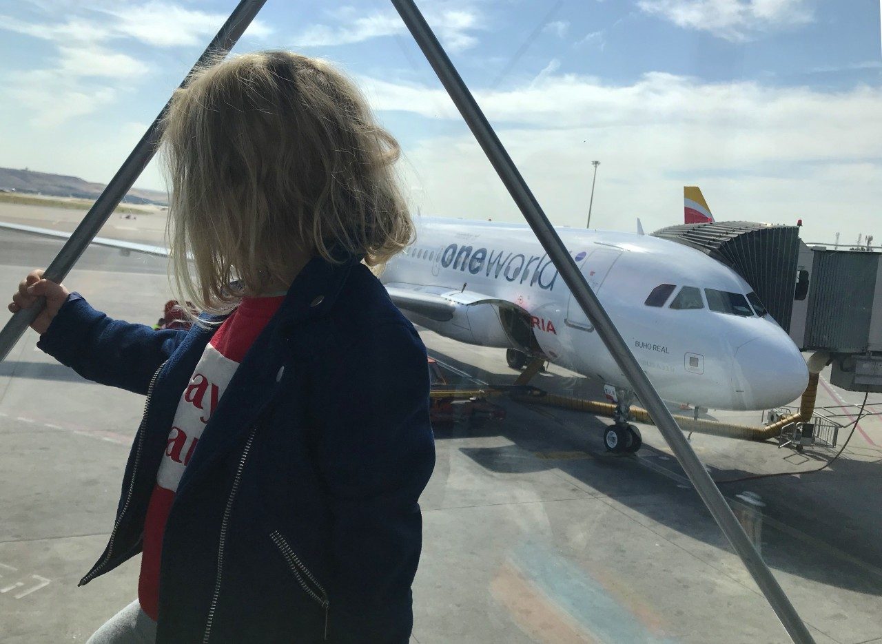 prendre l'avion seule avec son enfant