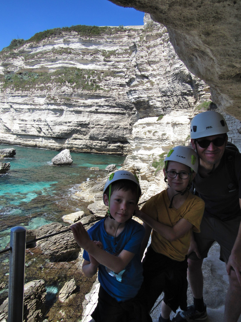 Bonifacio avec les enfants