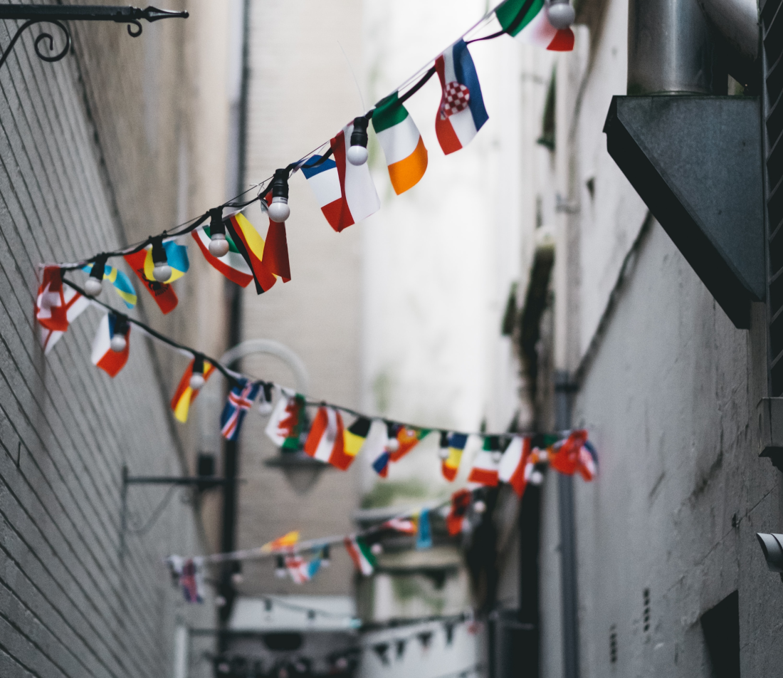 mobilité internationale avantages et inconvénients drapeaux