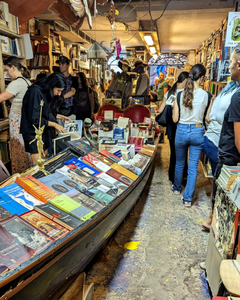 Visiter Venise le temps d'un week-end - Librairie Acqua Alta