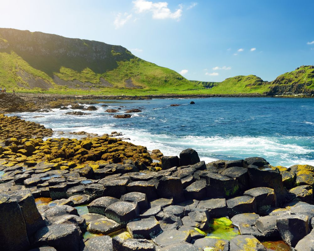 La chaussée des géants Irlande avec des enfants