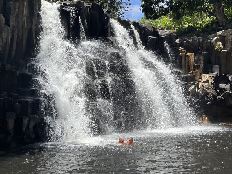 cascade maurice avec les enfants 1 Parents-voyageurs-Blog & podcast