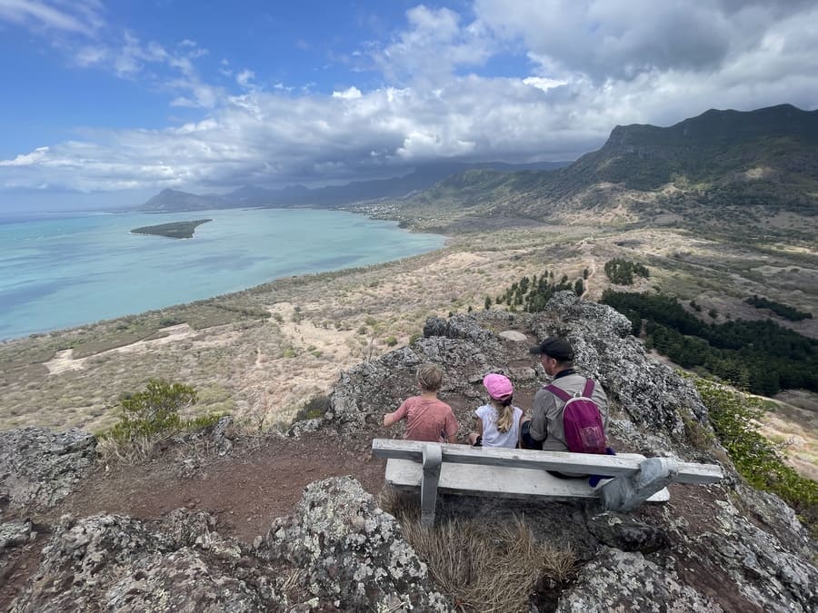 le morne avec des enfants